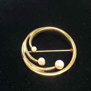Monet Vintage Gold and Pearl Brooch New with tag